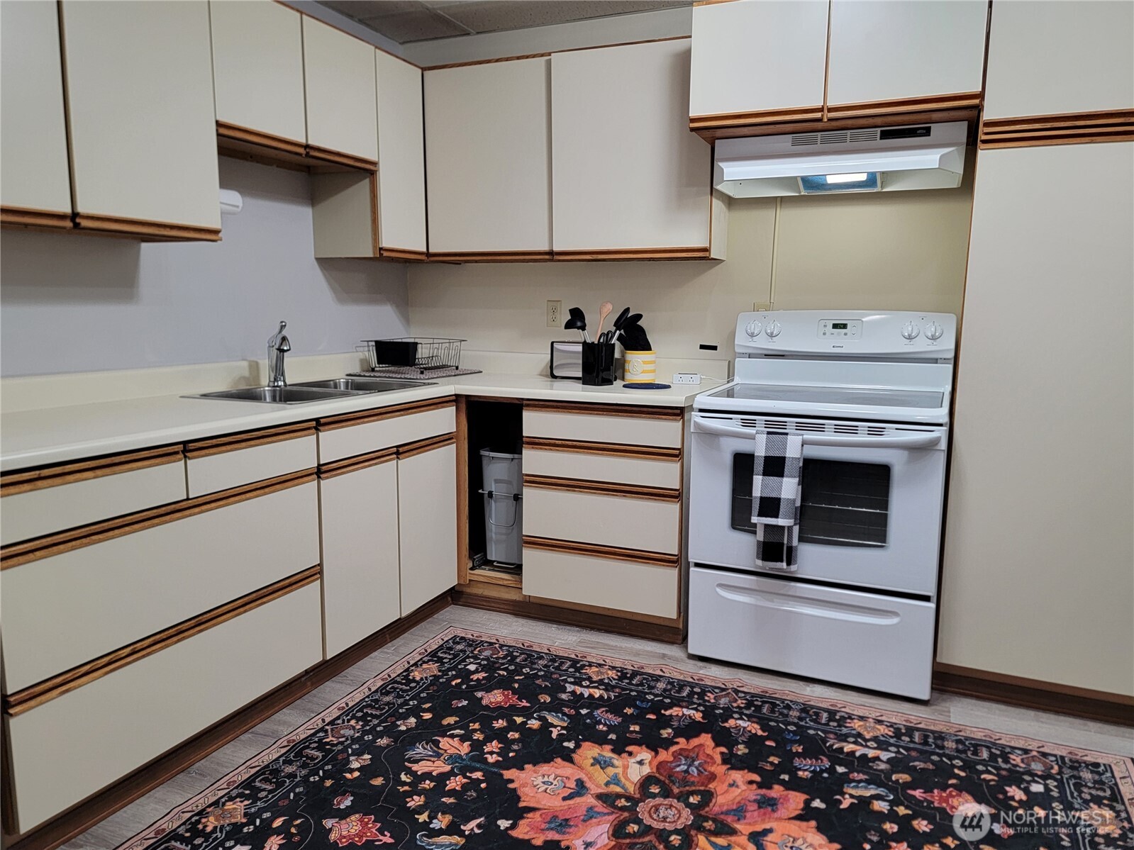 55 Gold Mountain Road , Republic, WA 99166