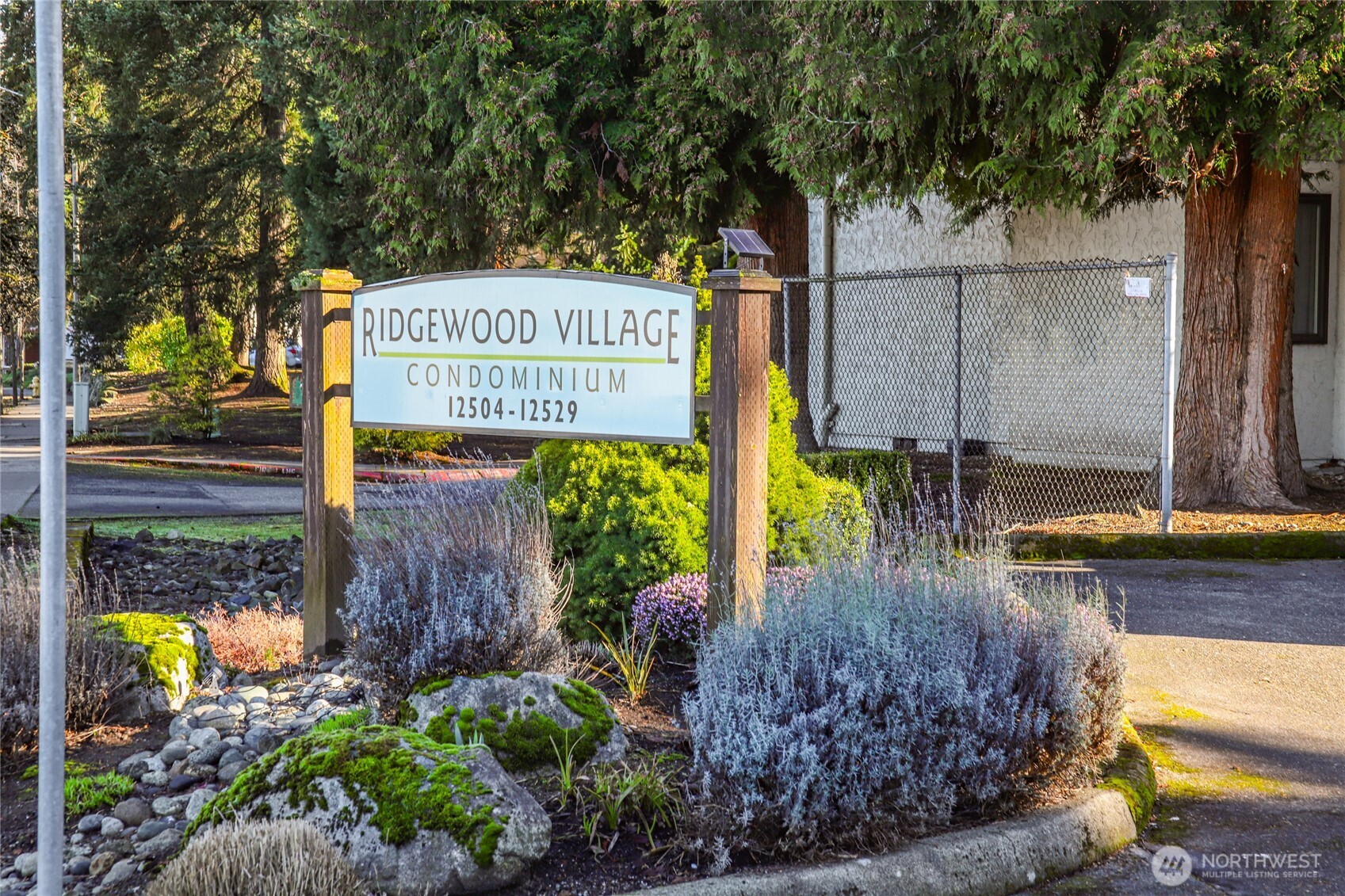 12527 NE 117th Place #F5, Kirkland, WA 98034