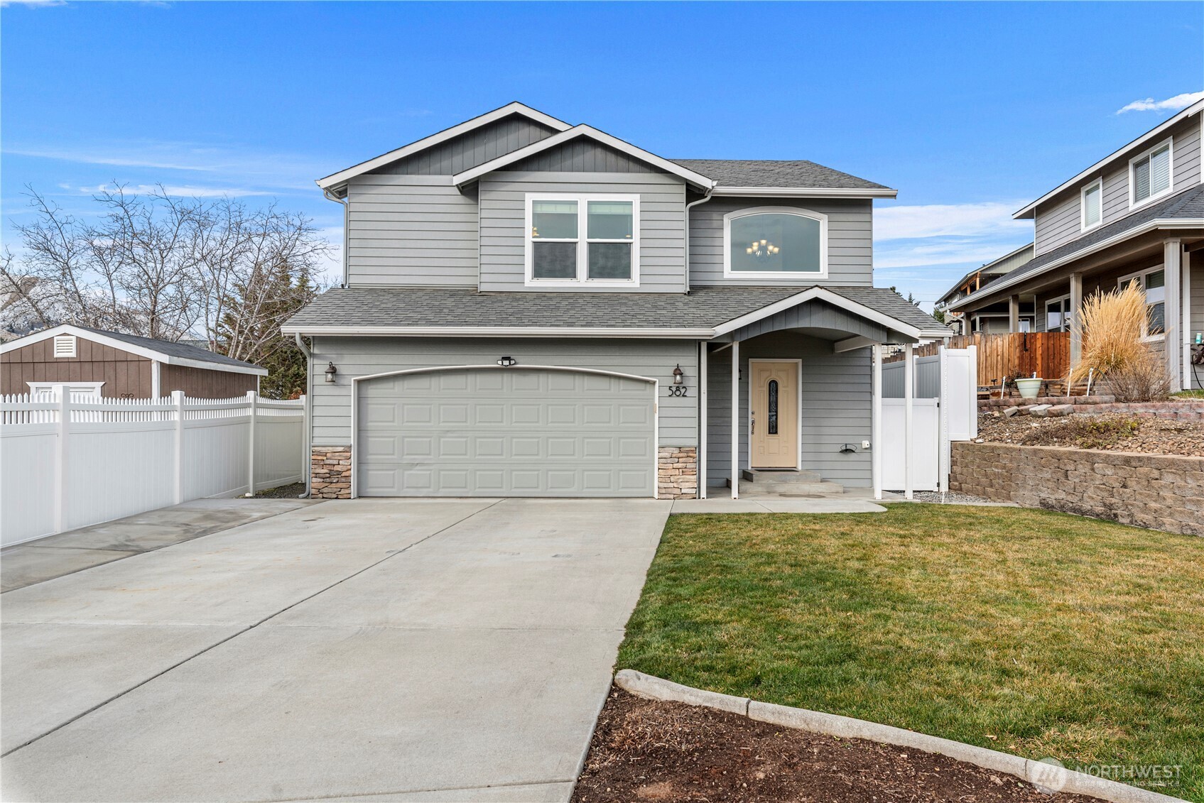 582 S James Avenue , East Wenatchee, WA 98802