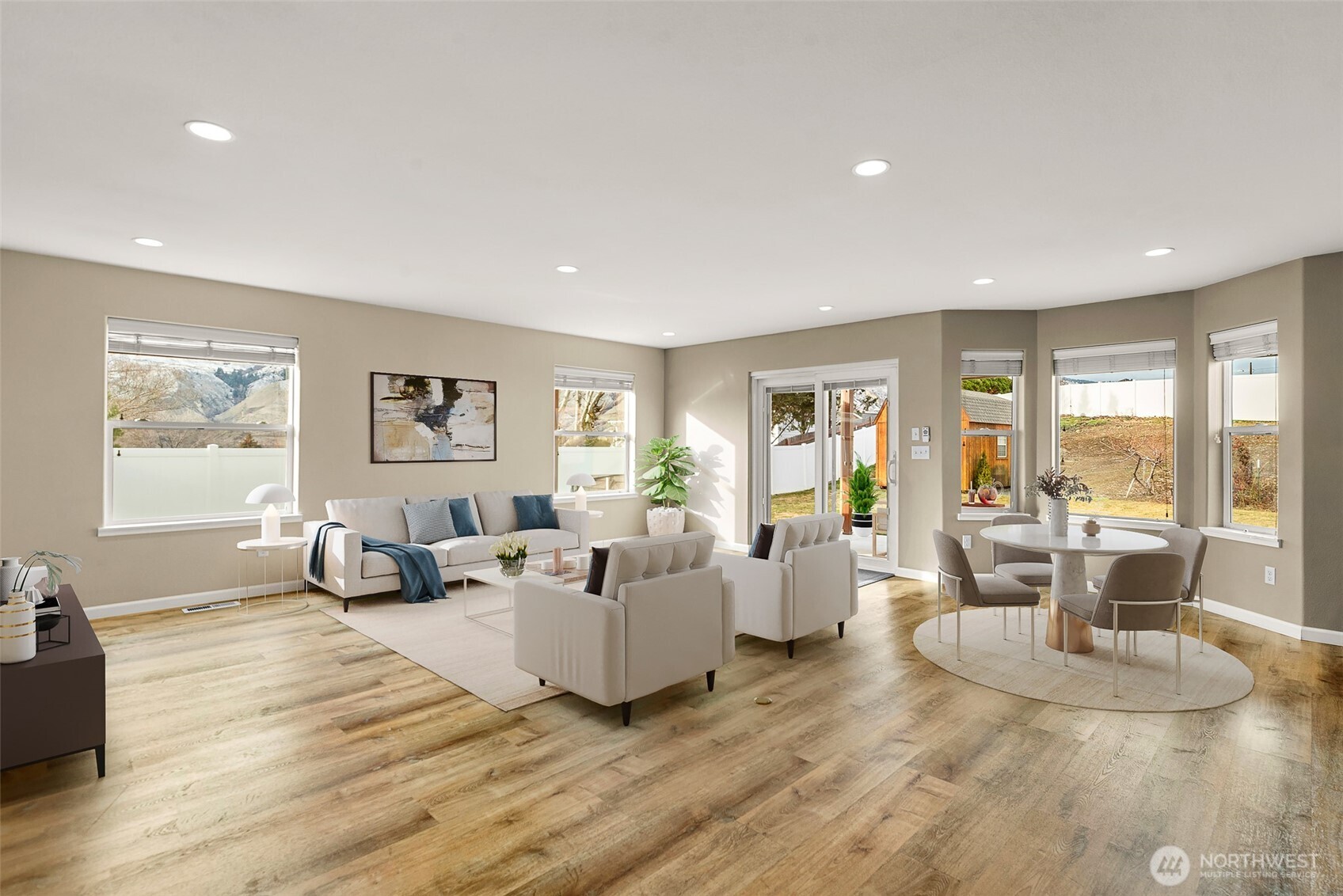 582 S James Avenue , East Wenatchee, WA 98802