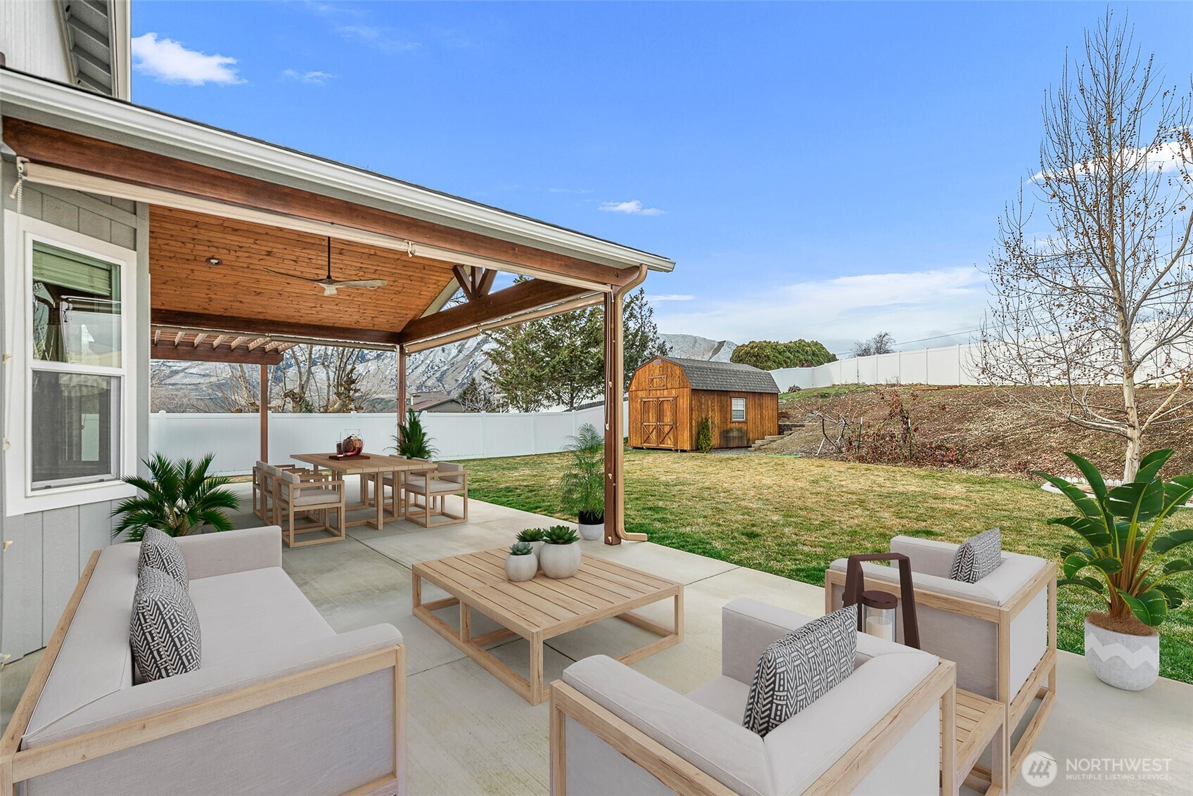 582 S James Avenue , East Wenatchee, WA 98802