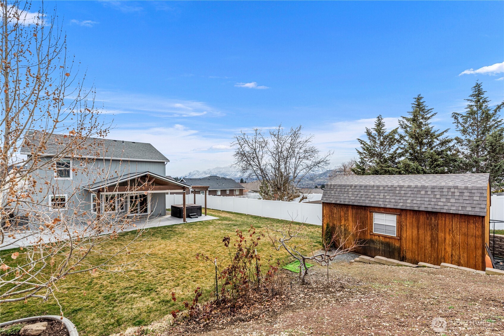 582 S James Avenue , East Wenatchee, WA 98802
