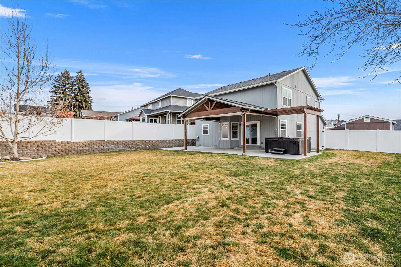 582 S James Avenue , East Wenatchee, WA 98802