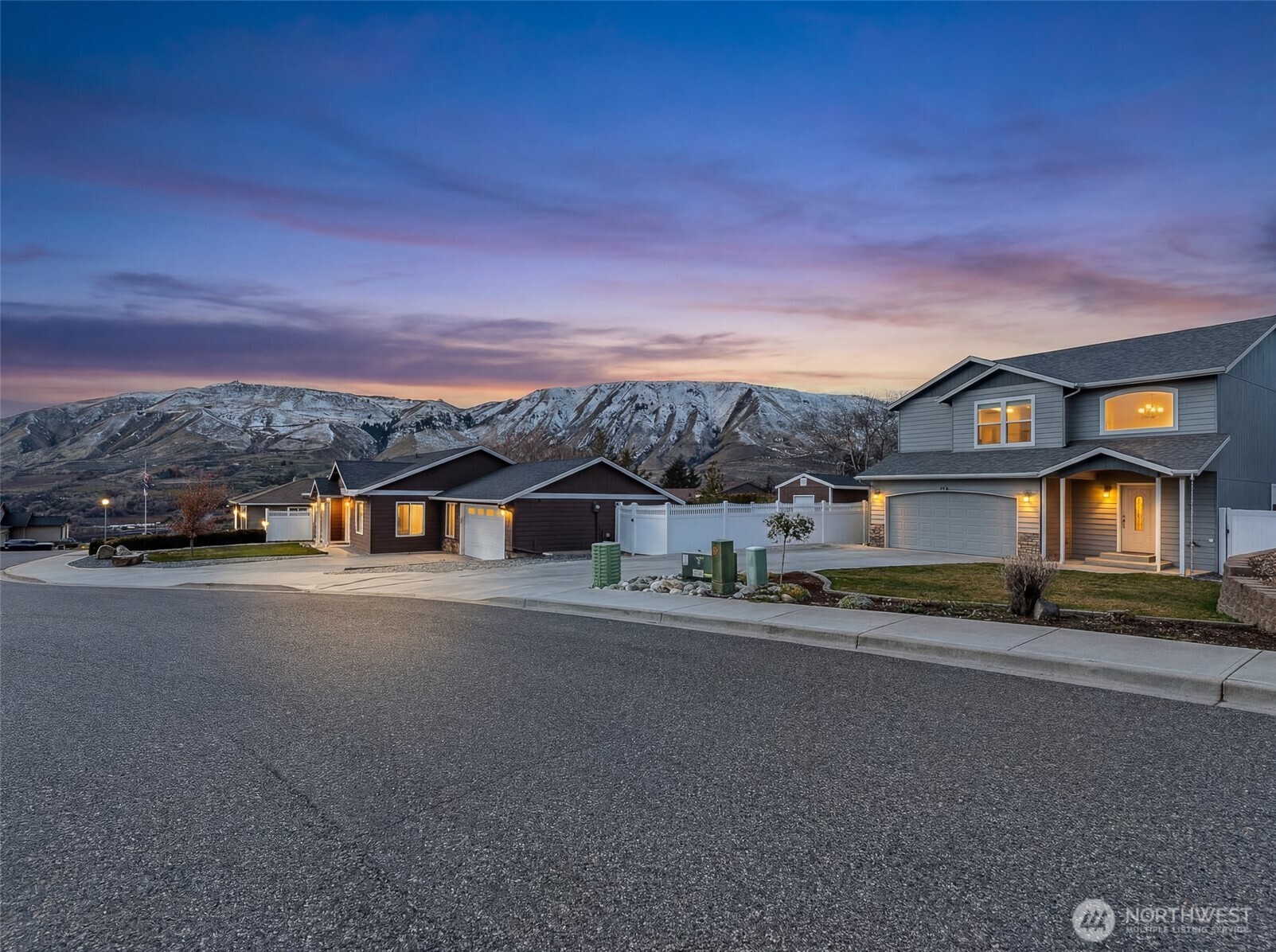 582 S James Avenue , East Wenatchee, WA 98802