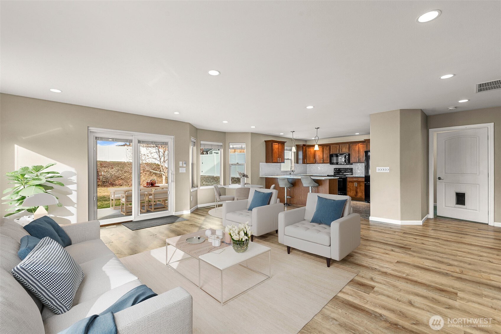 582 S James Avenue , East Wenatchee, WA 98802