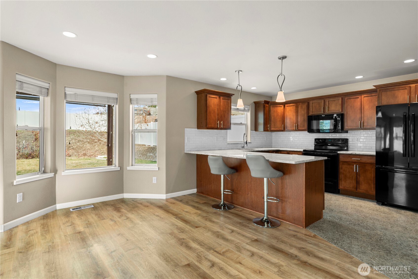 582 S James Avenue , East Wenatchee, WA 98802