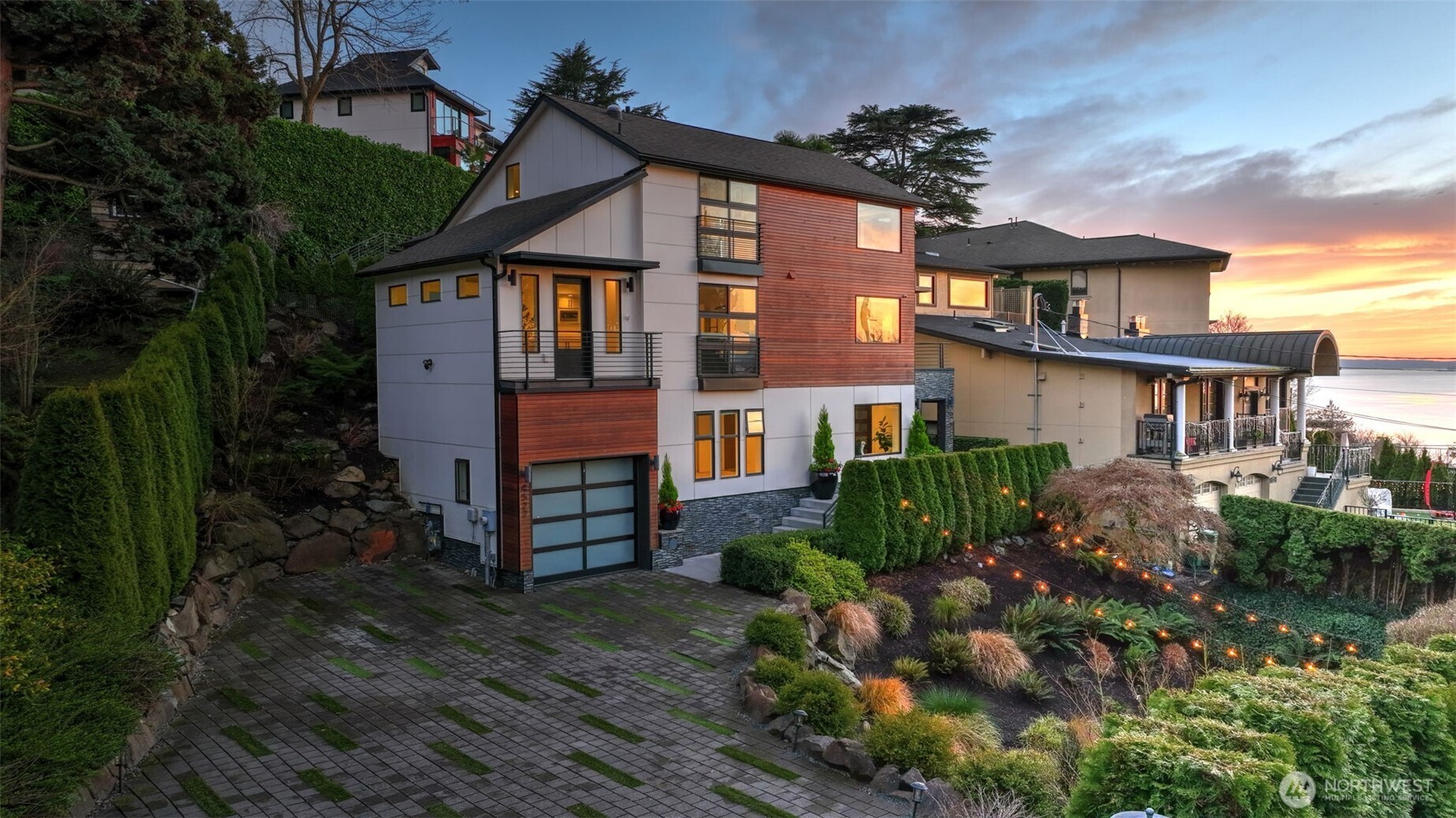 4527 W Raye Street , Seattle, WA 98199