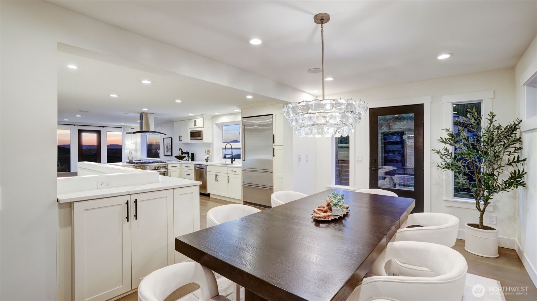 4527 W Raye Street , Seattle, WA 98199