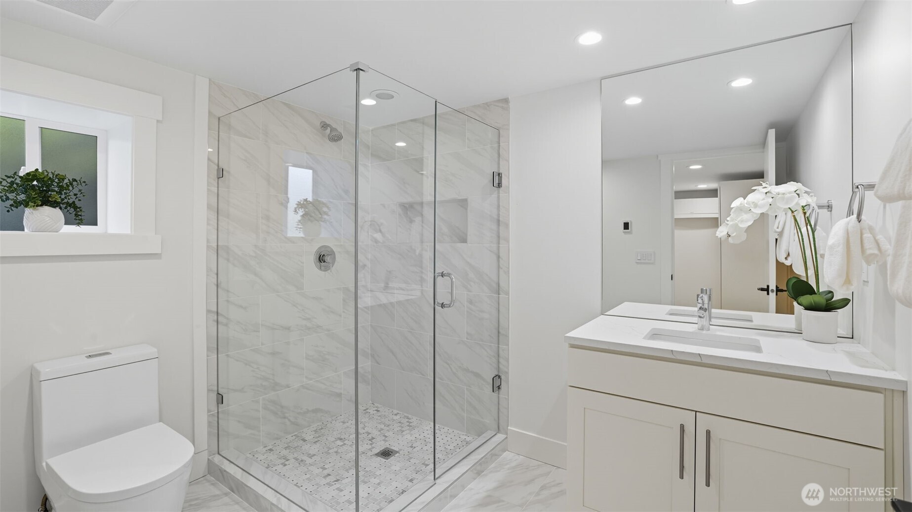 4527 W Raye Street , Seattle, WA 98199