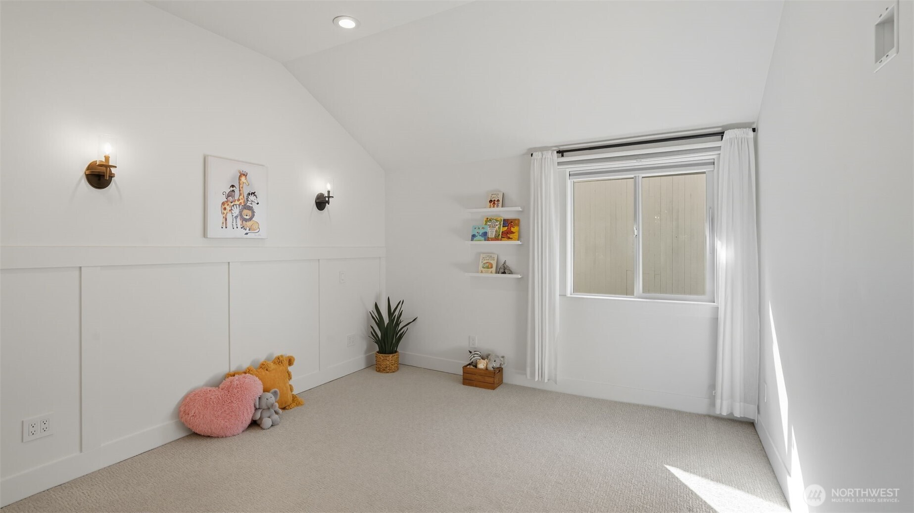 4527 W Raye Street , Seattle, WA 98199