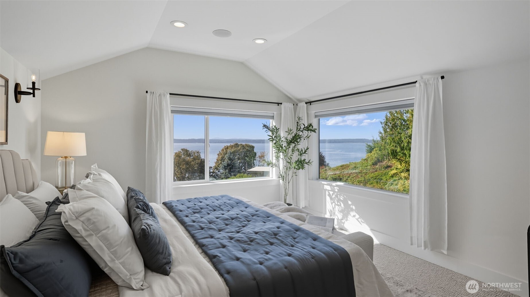 4527 W Raye Street , Seattle, WA 98199