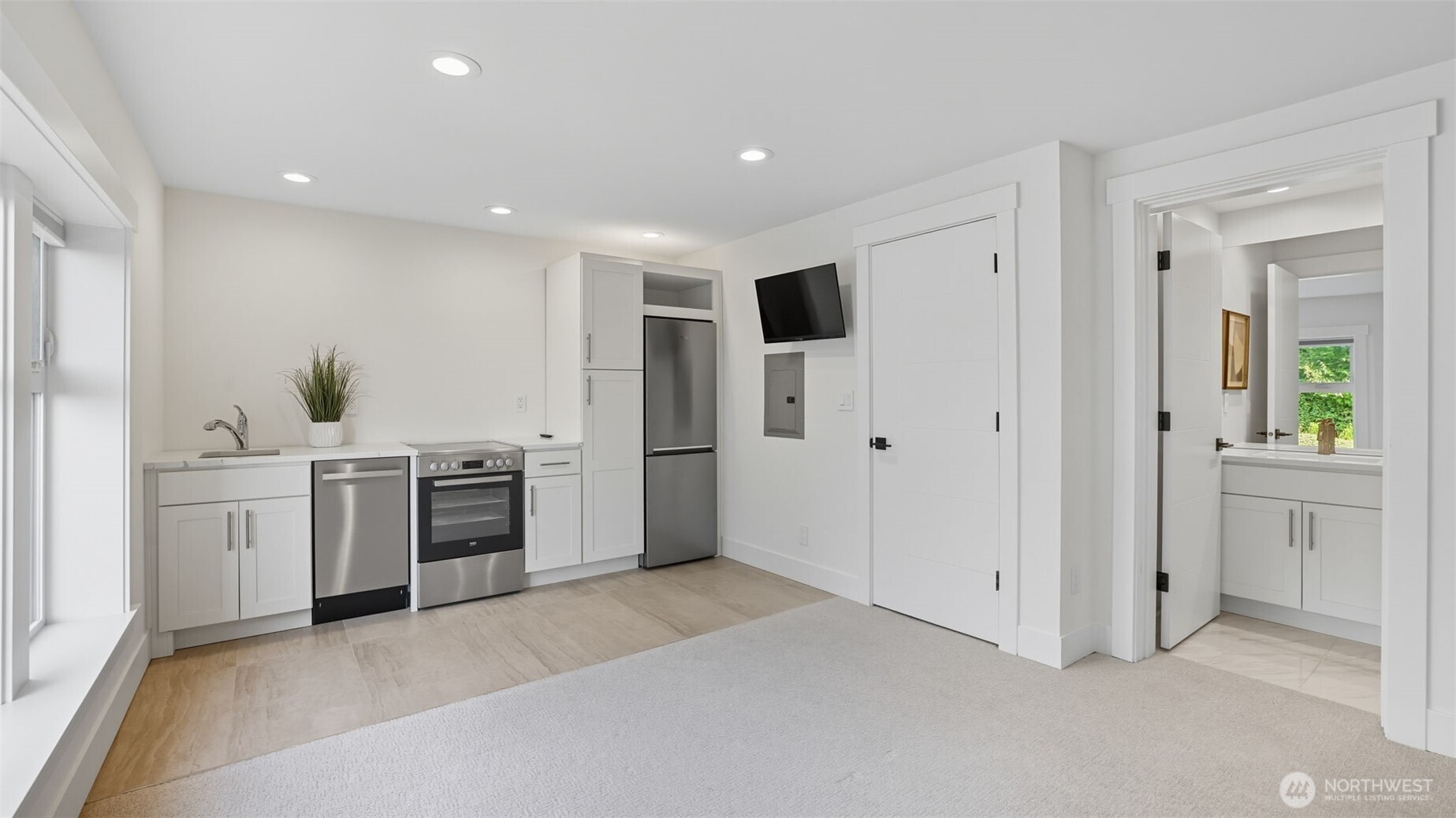 4527 W Raye Street , Seattle, WA 98199