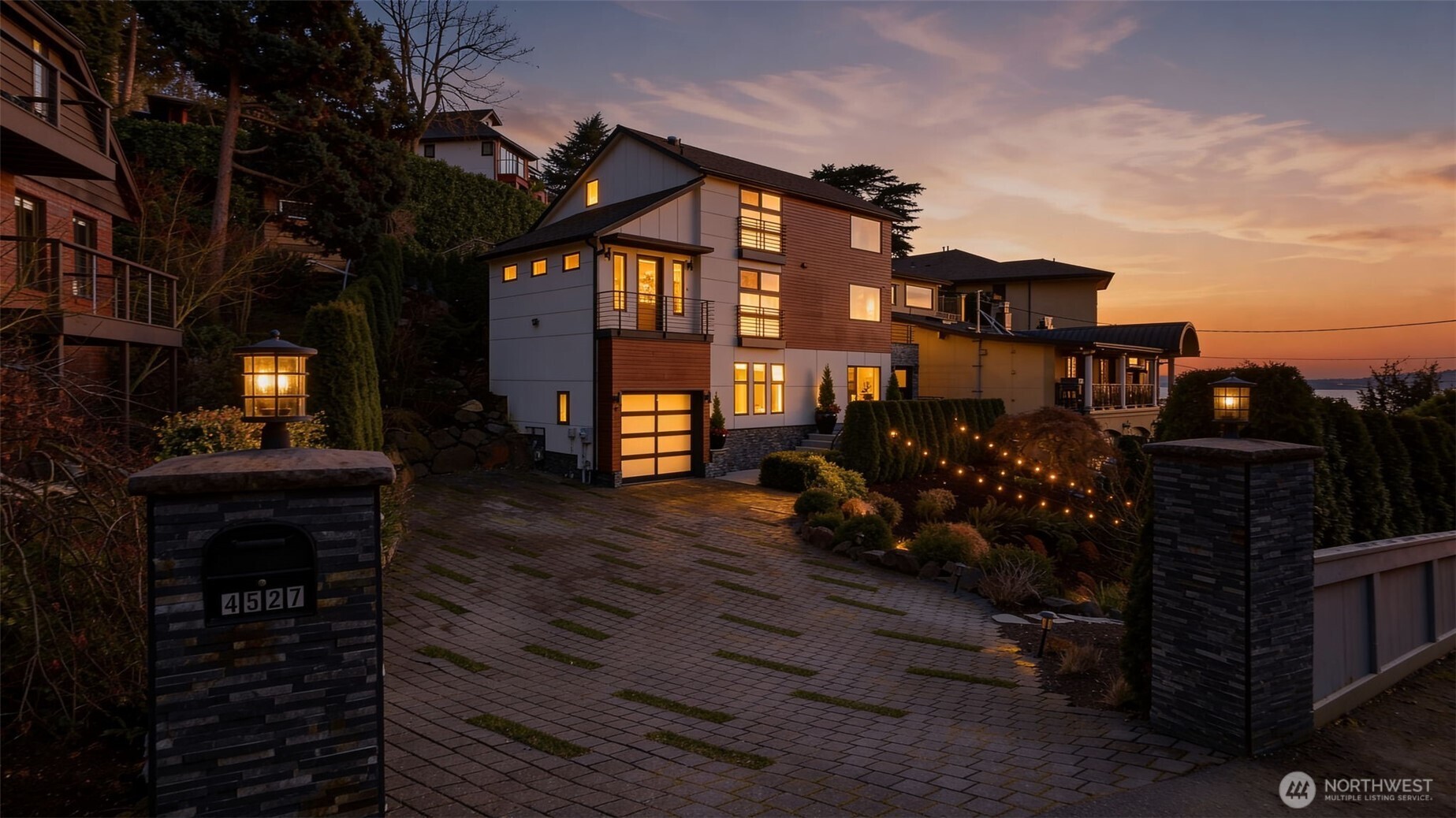 4527 W Raye Street , Seattle, WA 98199