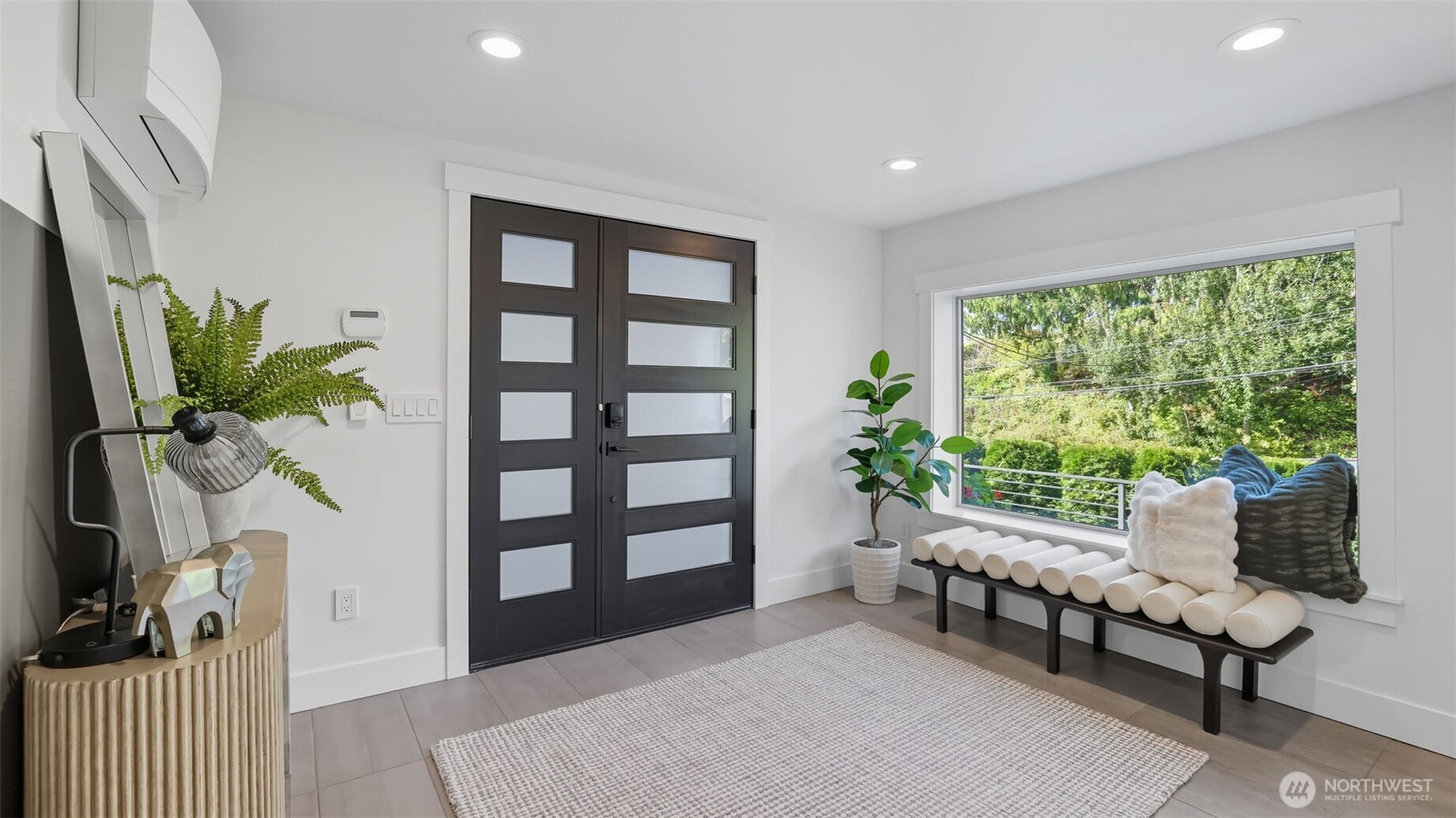 4527 W Raye Street , Seattle, WA 98199