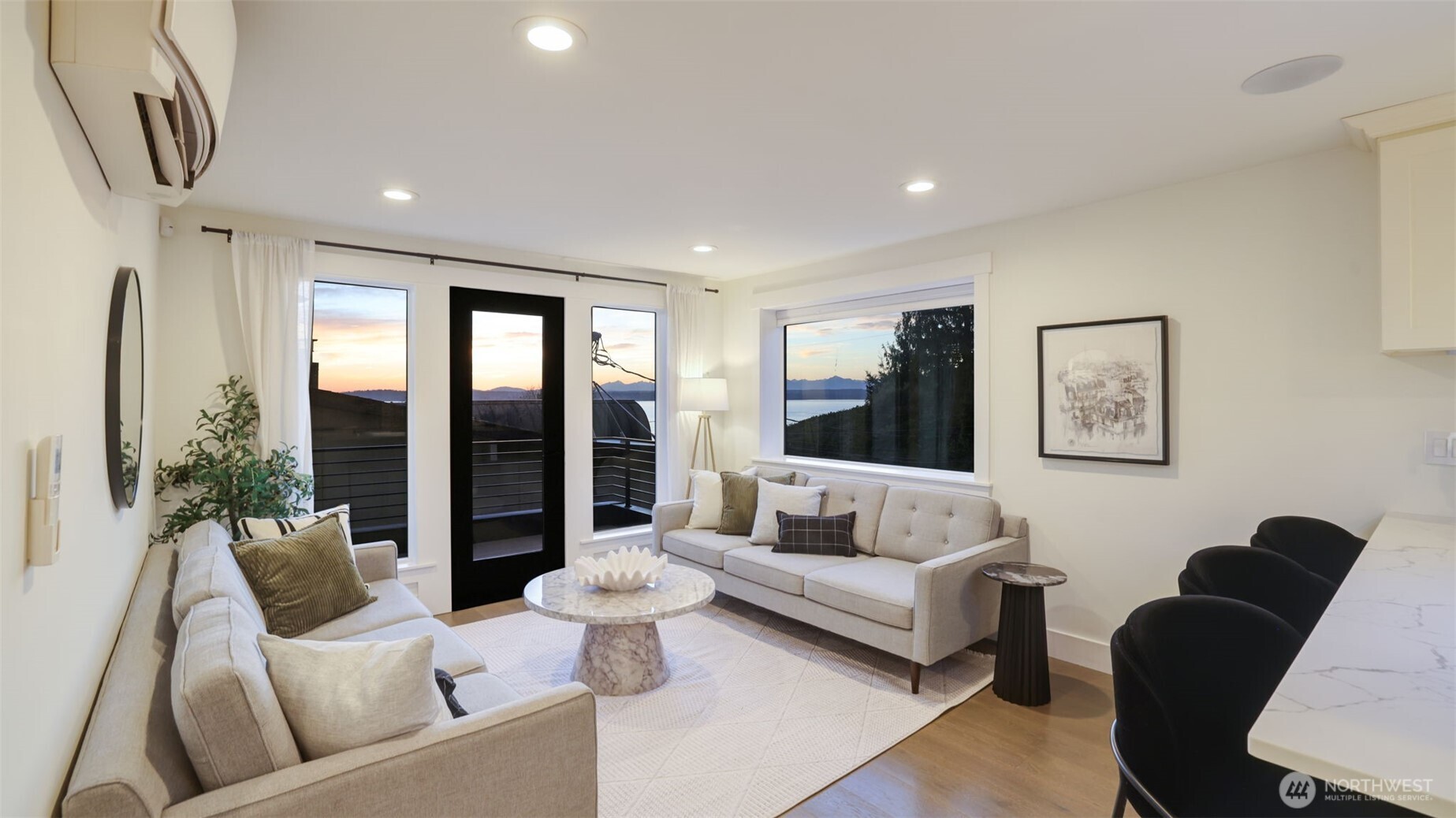 4527 W Raye Street , Seattle, WA 98199