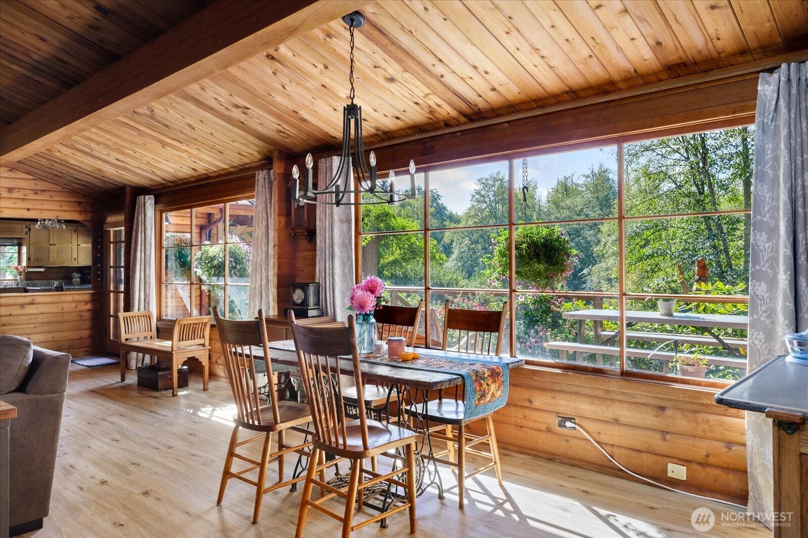 898 E Meadowood Lane , Freeland, WA 98249