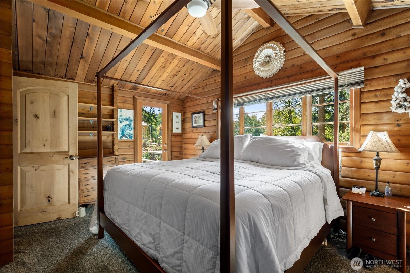 898 E Meadowood Lane , Freeland, WA 98249