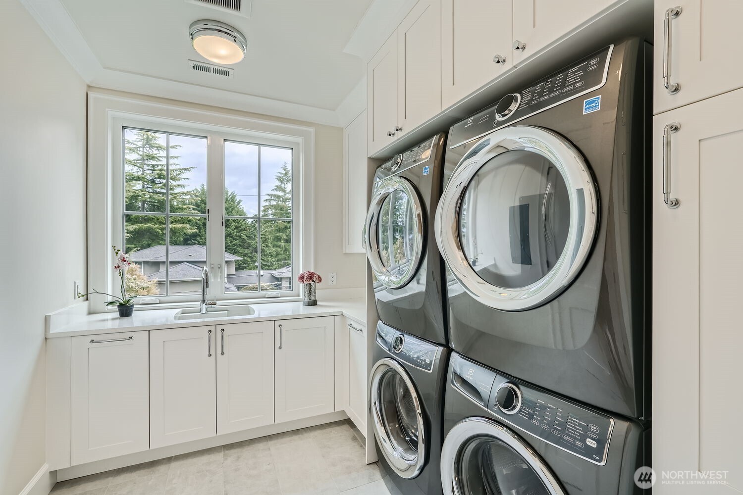 2121 109th Avenue SE, Bellevue, WA 98004