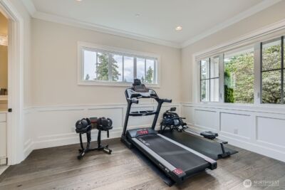 2121 109th Avenue SE, Bellevue, WA 98004 - Photo 4