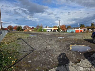 225 Auburn Way S, Auburn, WA 98002 - Photo 2