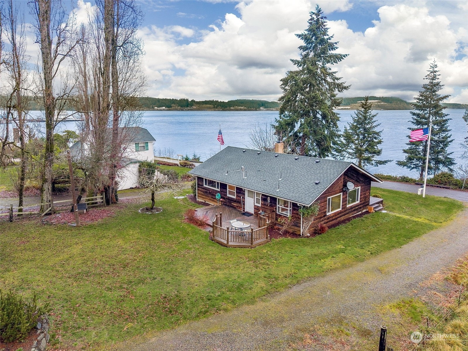 9026 Villa Beach Road , Anderson Island, WA 98303