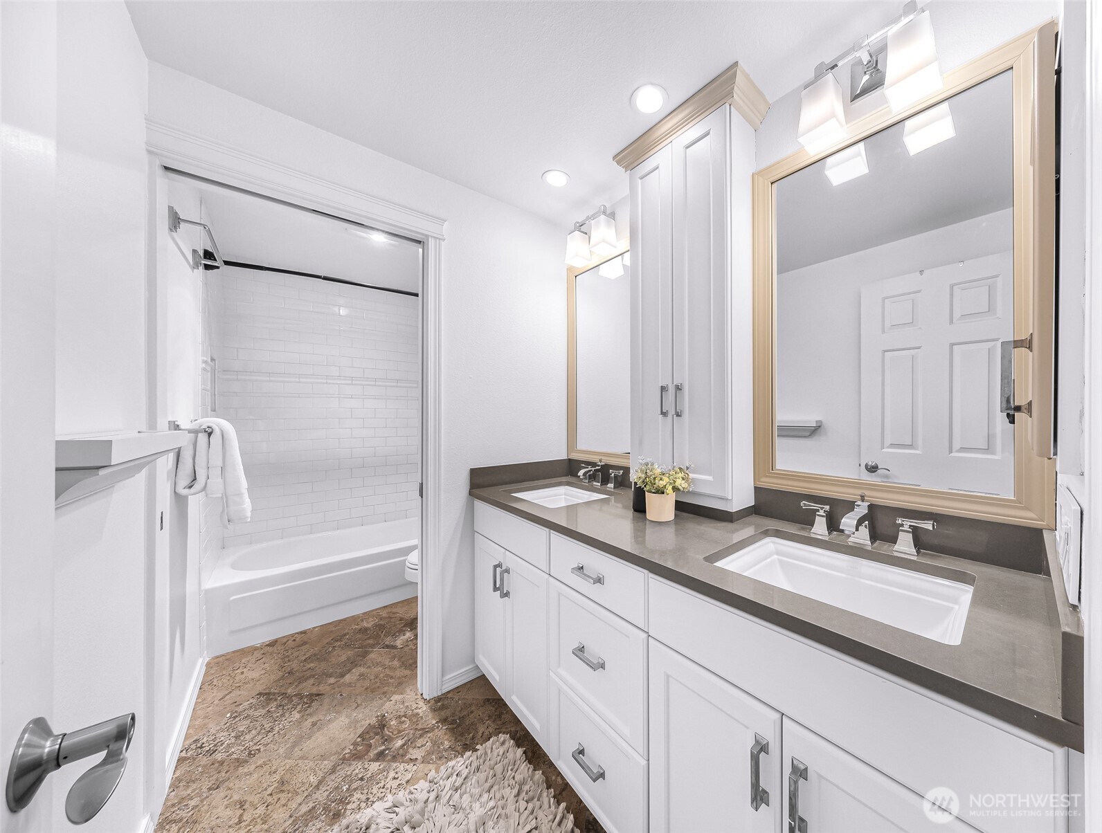 3228 21st Avenue W #300, Seattle, WA 98199