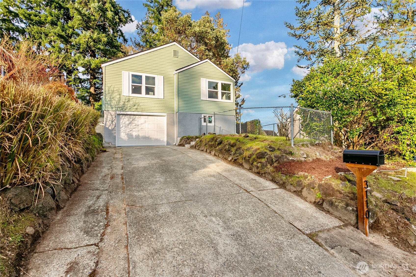 3110 11th Street , Bremerton, WA 98312