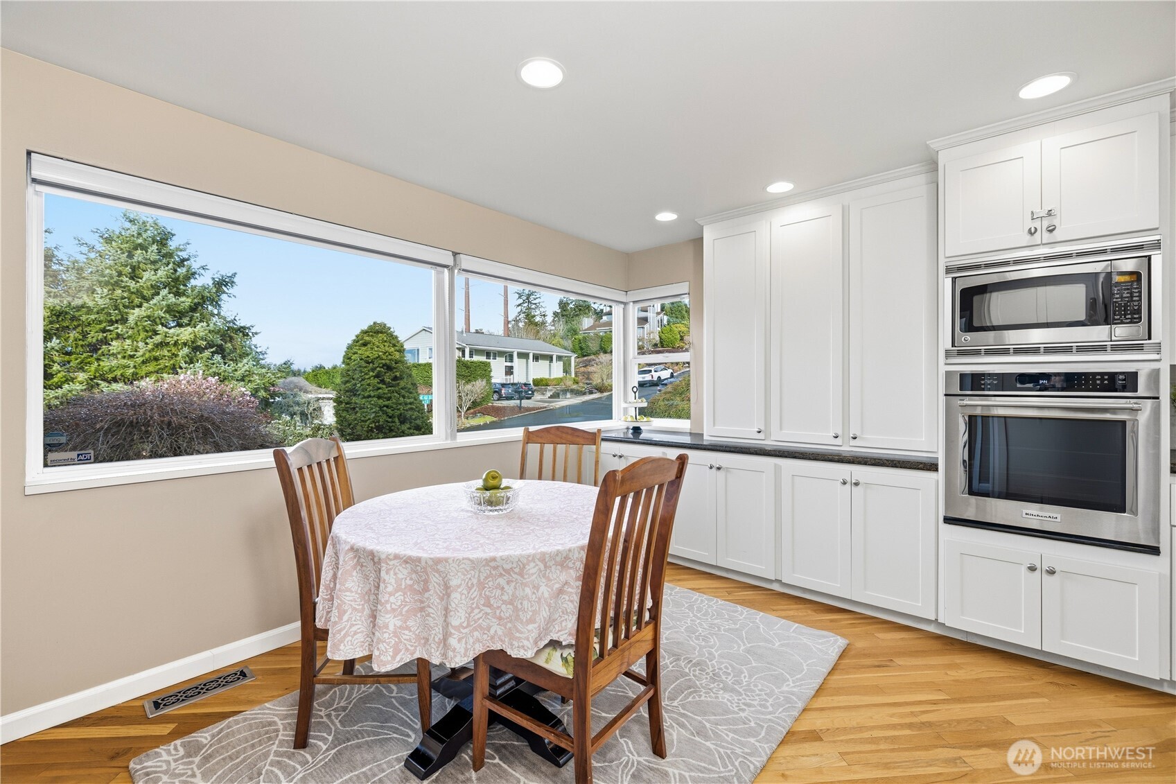 13635 SE 43rd Street , Bellevue, WA 98006