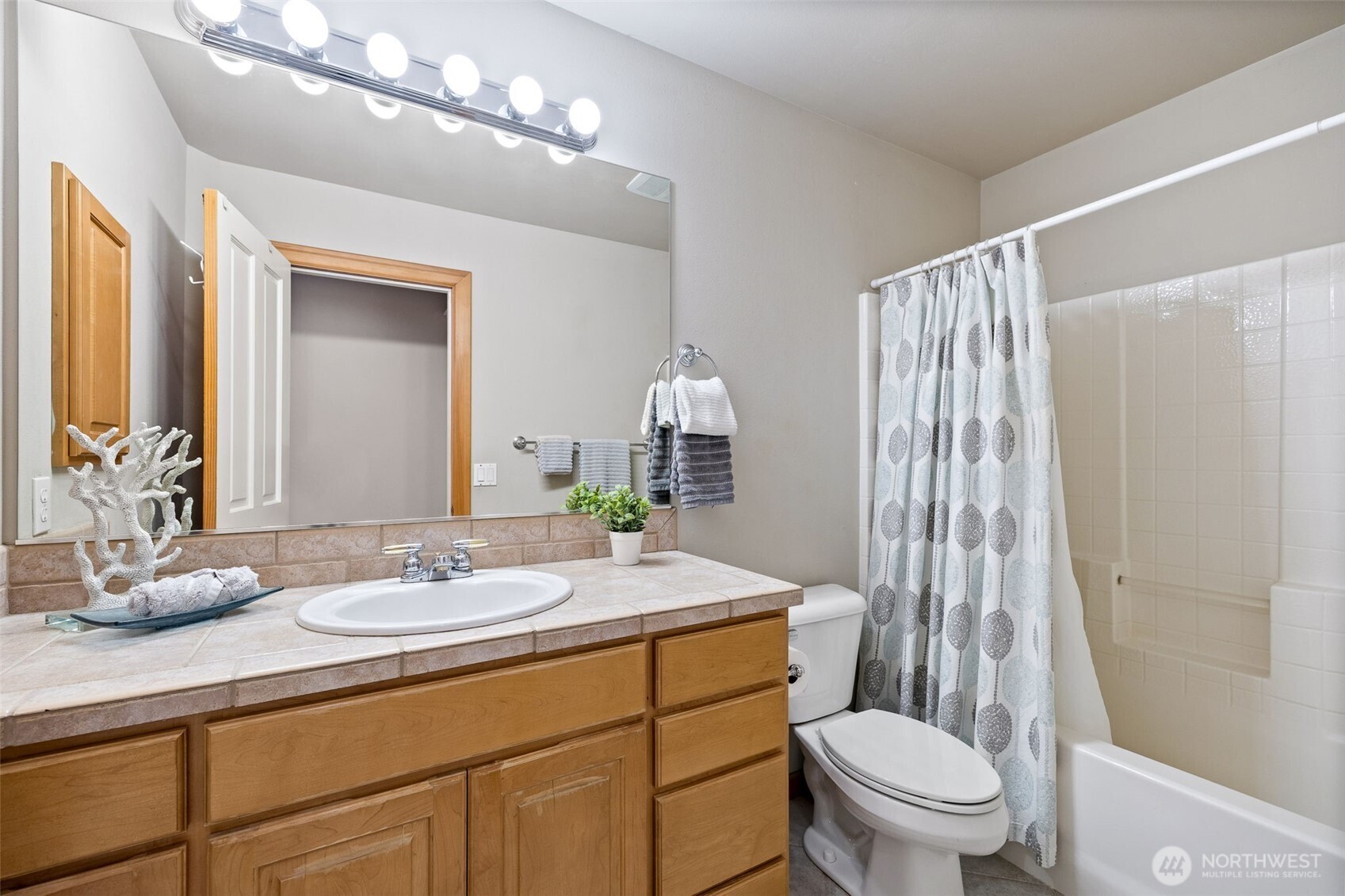 20614 NE 28th Court , Sammamish, WA 98074