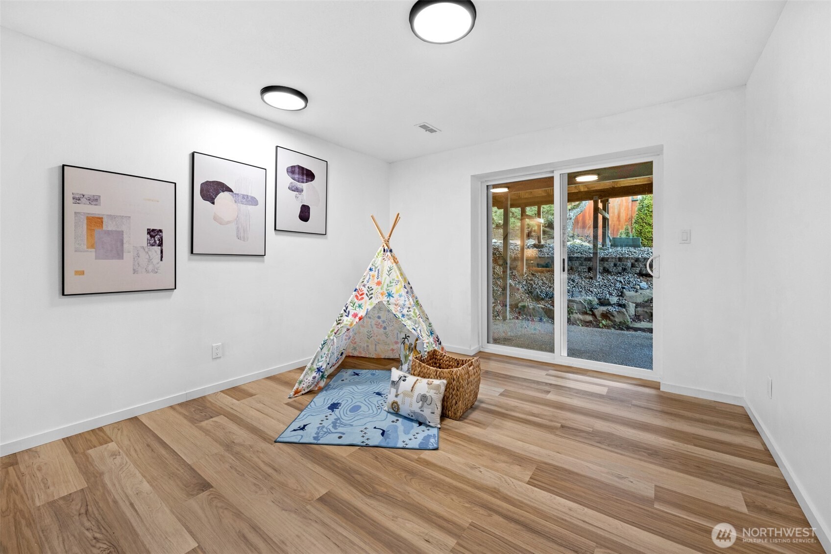 19332 53rd Avenue NE, Lake Forest Park, WA 98155