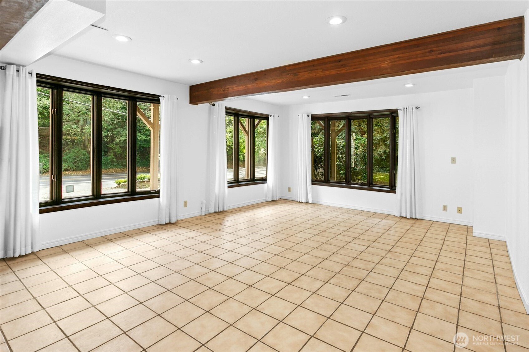 18901 61 Avenue NE, Kenmore, WA 98028