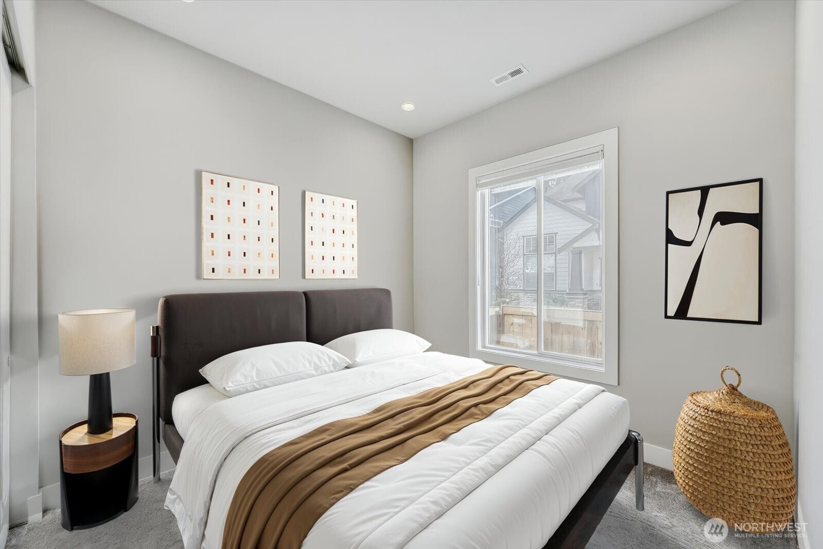 21811 SE 5th Place , Sammamish, WA 98074