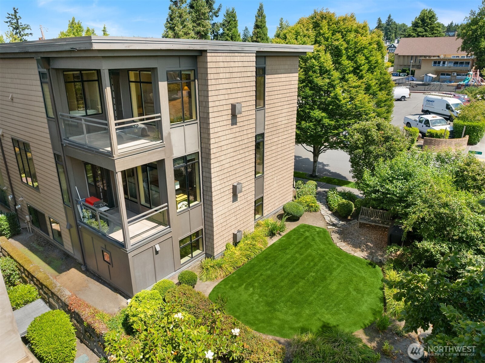 427 2nd Street S #A, Kirkland, WA 98033