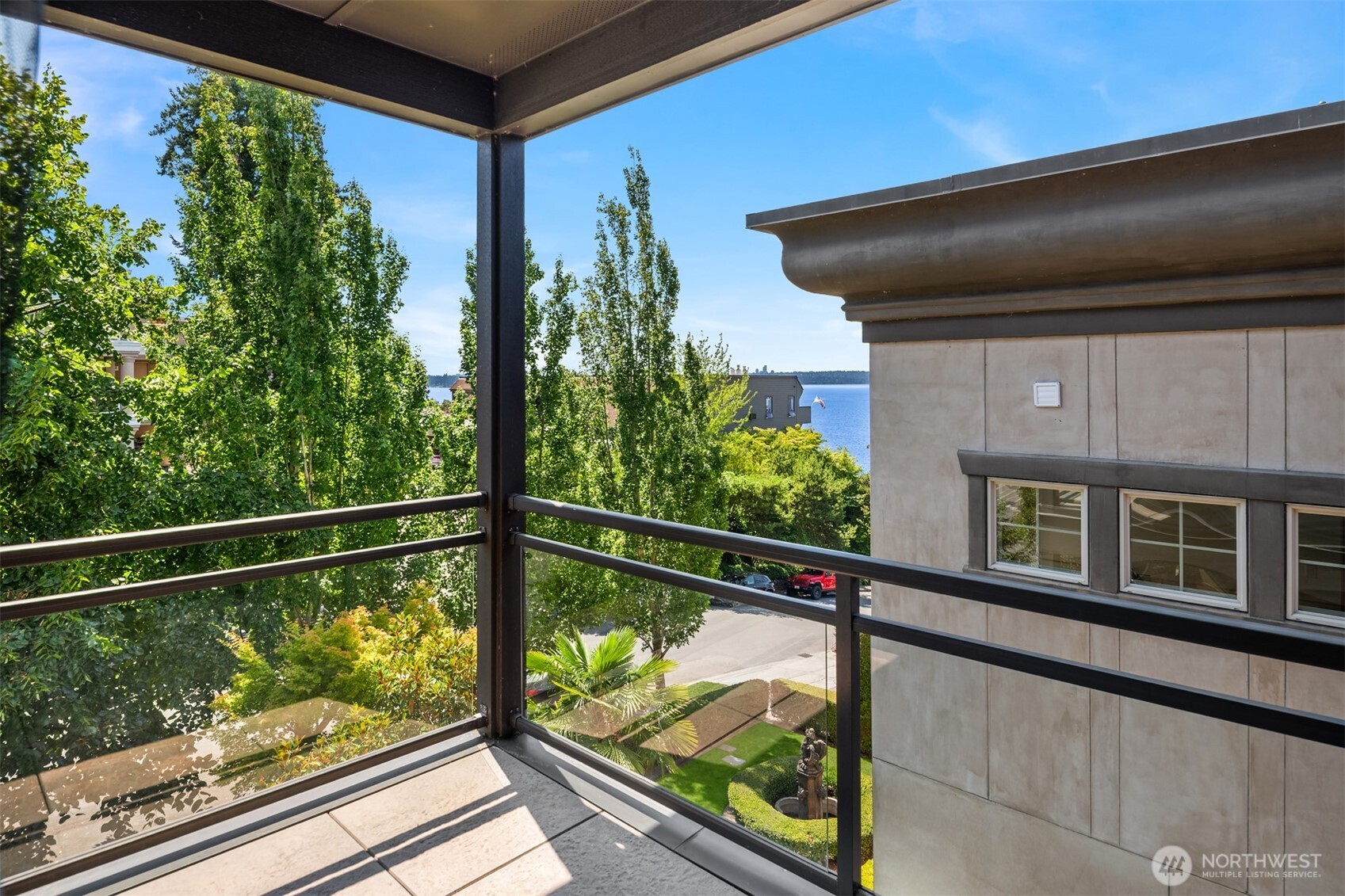 427 2nd Street S #A, Kirkland, WA 98033