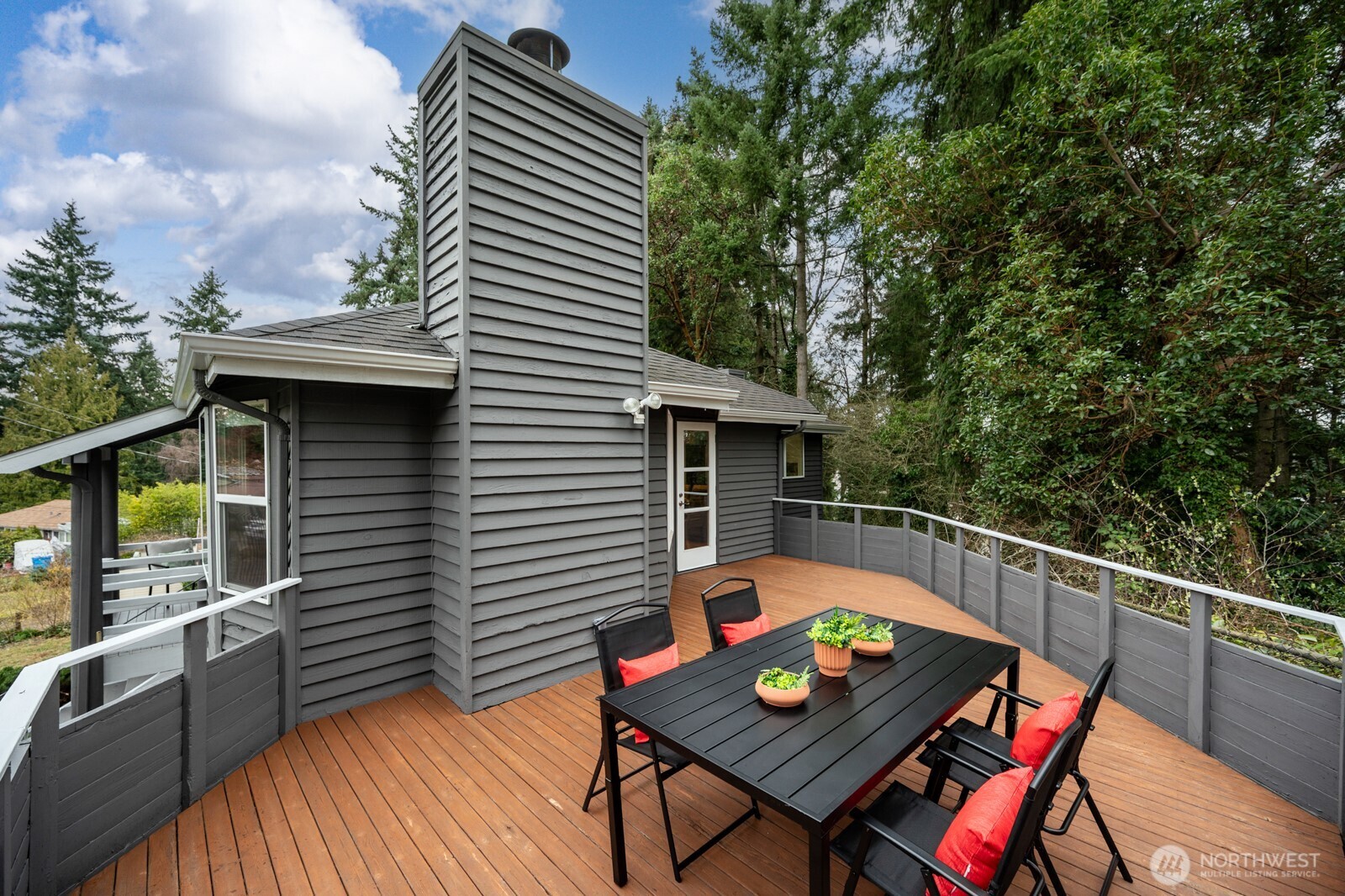 832 NE 202nd Street , Shoreline, WA 98155