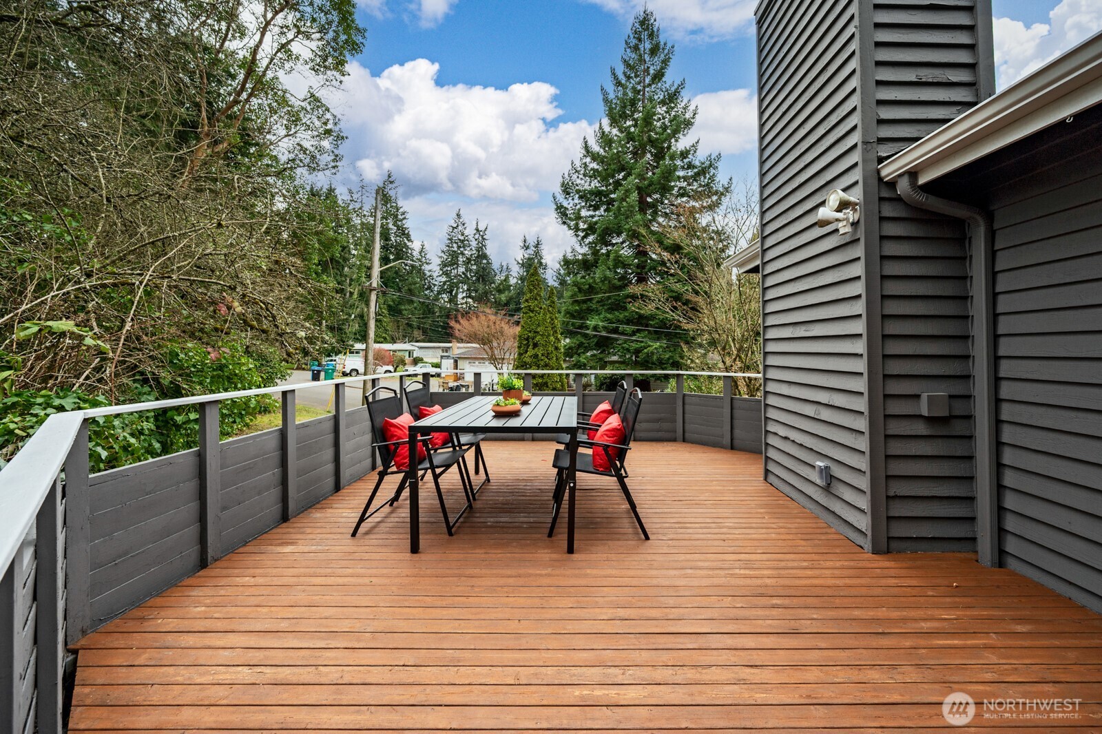 832 NE 202nd Street , Shoreline, WA 98155