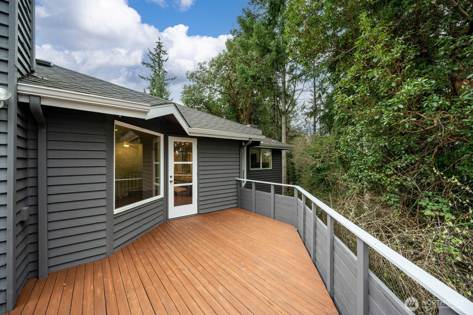 832 NE 202nd Street , Shoreline, WA 98155