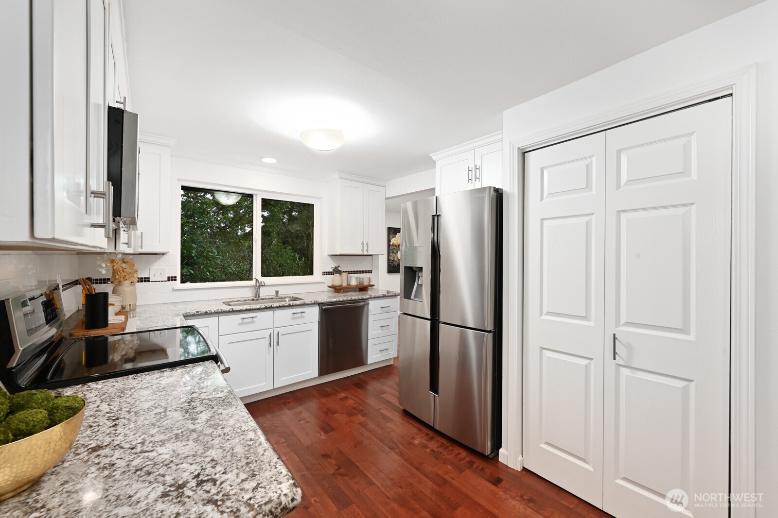 832 NE 202nd Street , Shoreline, WA 98155