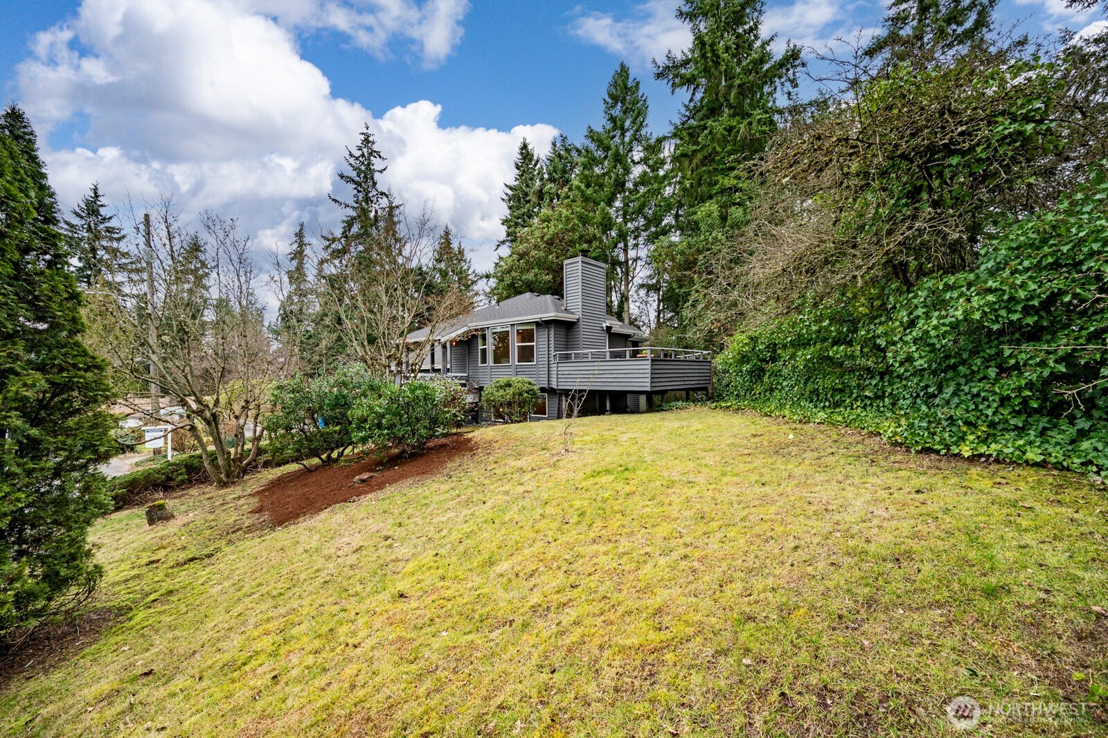 832 NE 202nd Street , Shoreline, WA 98155