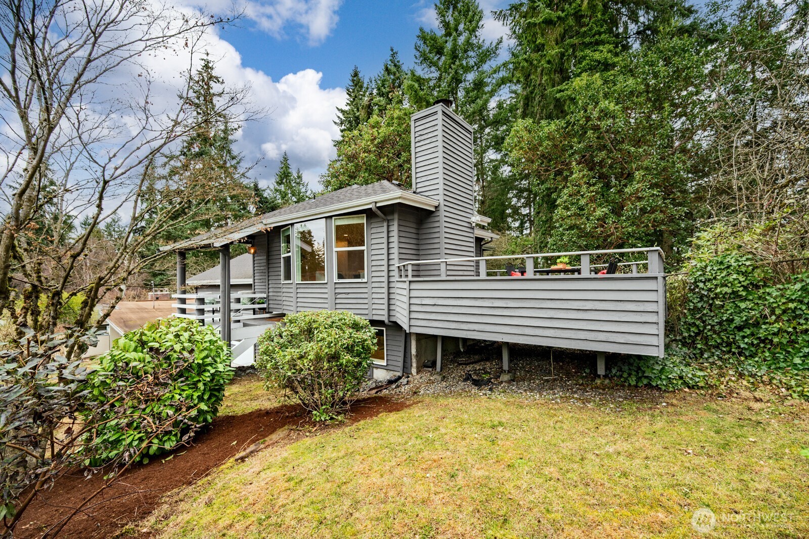 832 NE 202nd Street , Shoreline, WA 98155