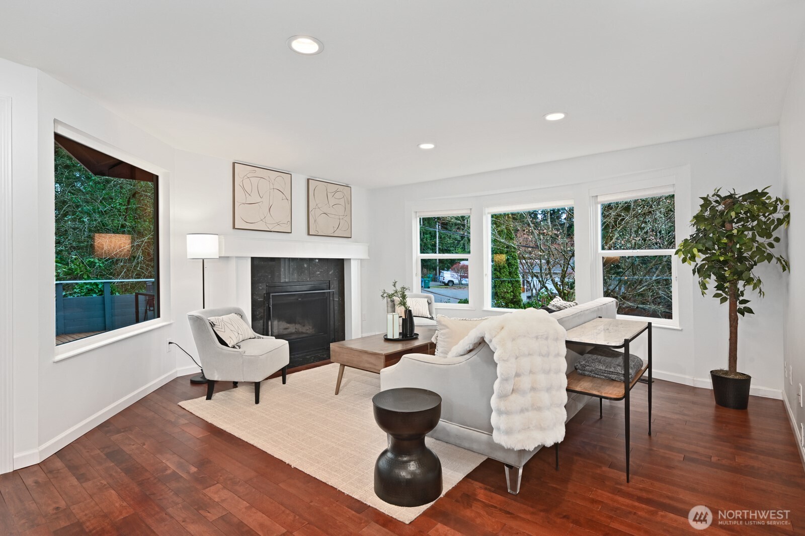 832 NE 202nd Street , Shoreline, WA 98155