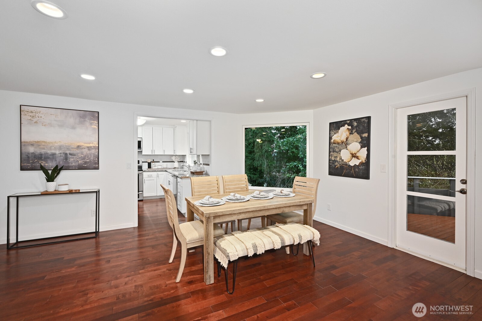 832 NE 202nd Street , Shoreline, WA 98155