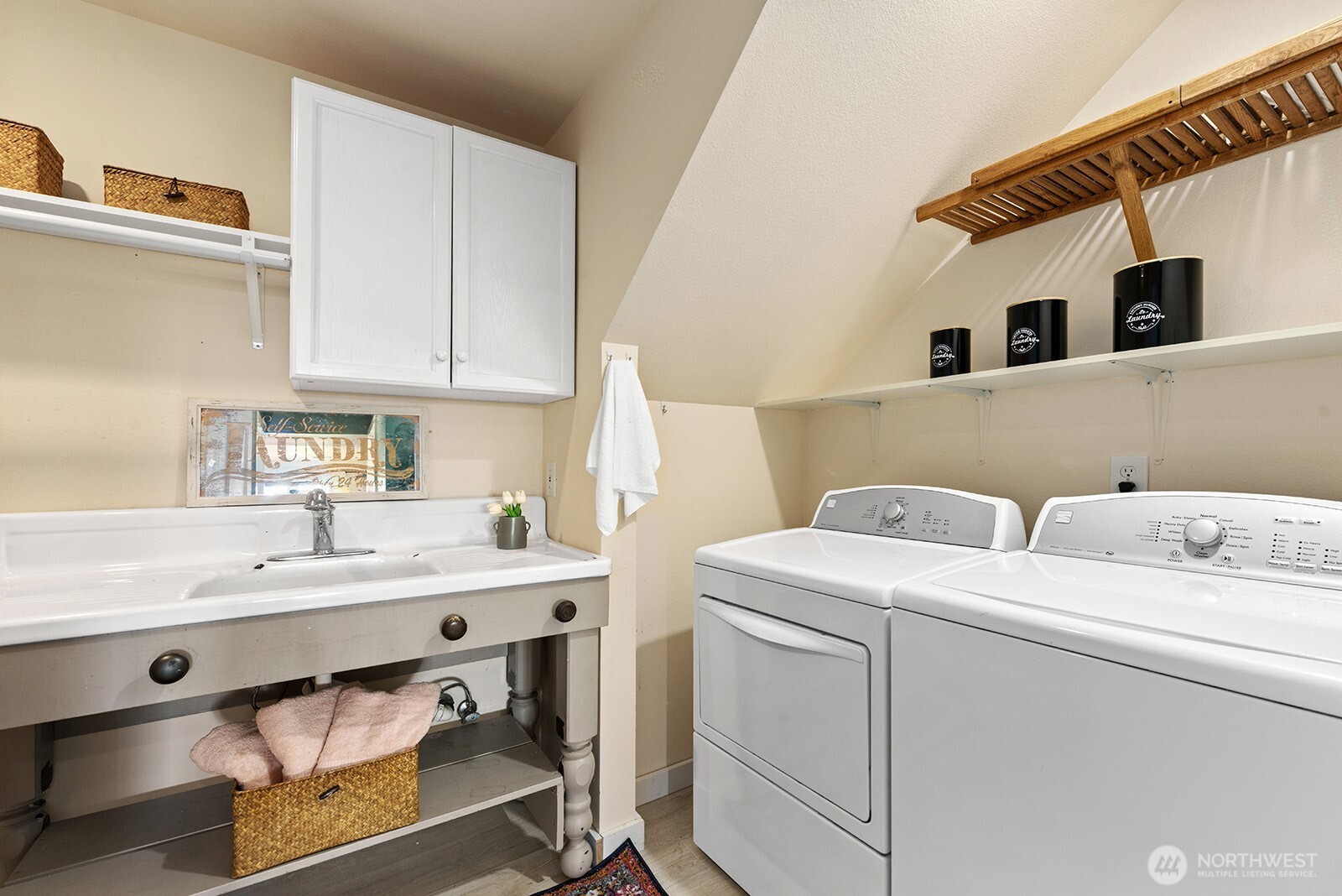 7613 SW 258th Court , Vashon, WA 98070