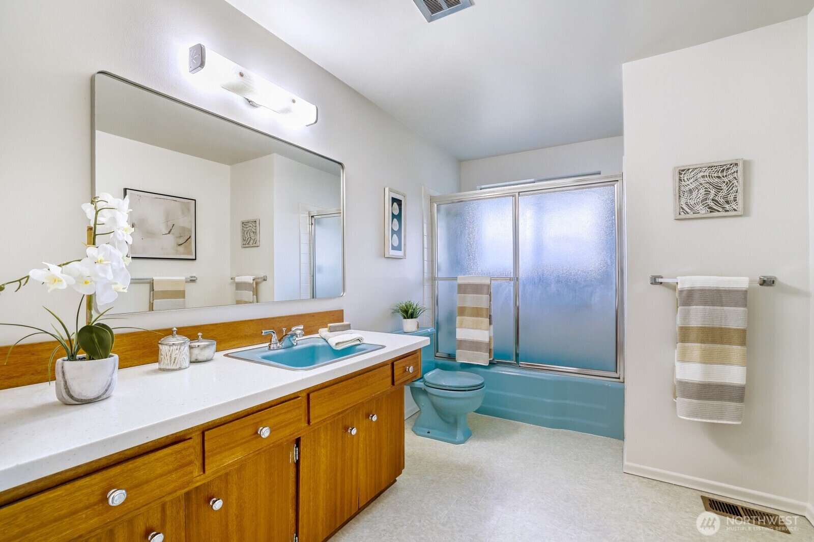 15704 Interlake Avenue N, Shoreline, WA 98133