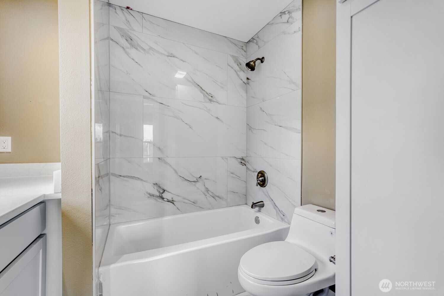 3403 S 144th Lane , Tukwila, WA 98168-5147