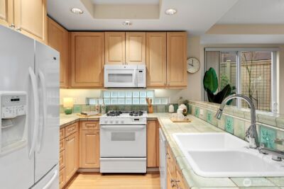 3900 2nd Avenue NE #207, Seattle, WA 98105 - Photo 13