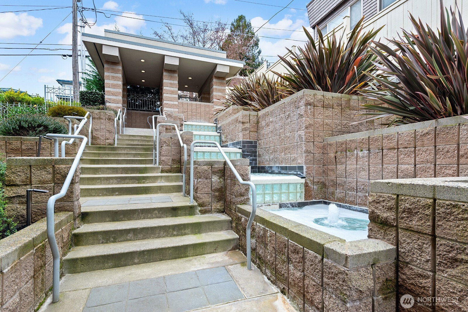 3900 2nd Avenue NE #207, Seattle, WA 98105