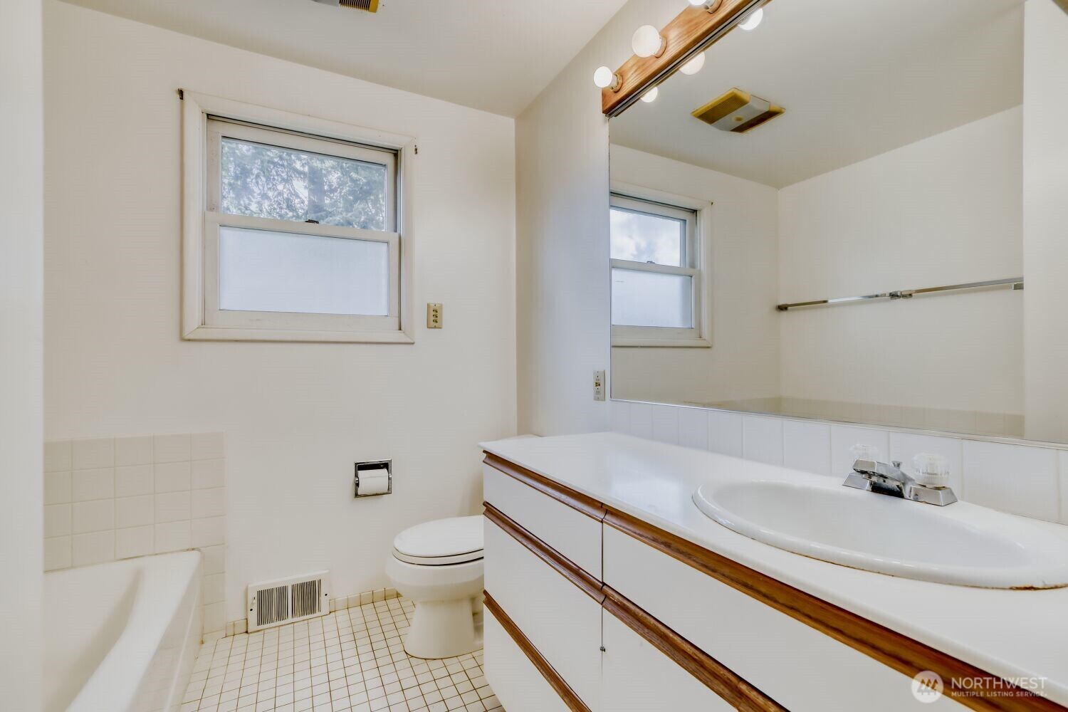 4573 Purdue Avenue NE, Seattle, WA 98105-2141