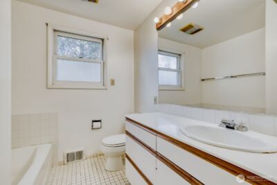 4573 Purdue Avenue NE, Seattle, WA 98105-2141 - Photo 14