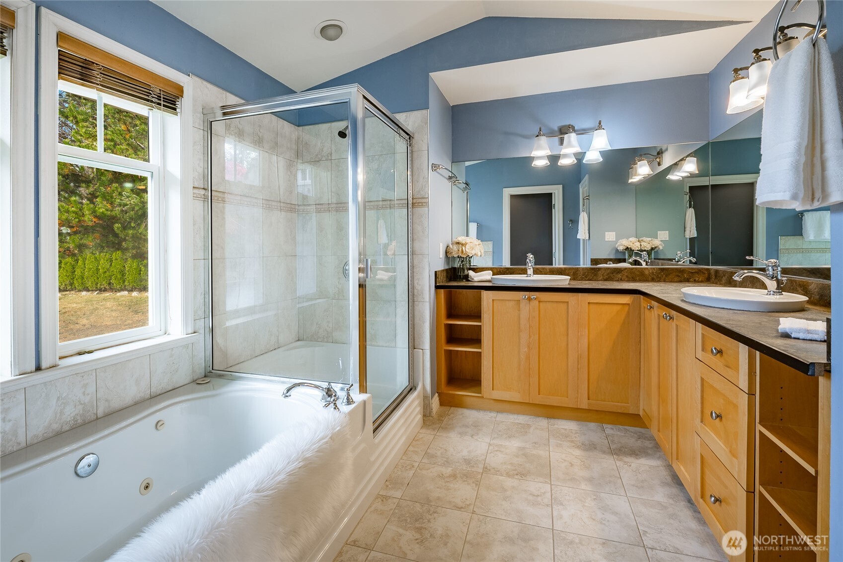 8124 Comox Rd , Blaine, WA 98230